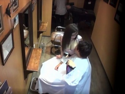 「ちょ精子でびちゃびちゃなんだけど…♥」リアルで働いてる美容師さんにお店でシコシコしてもらい暴発