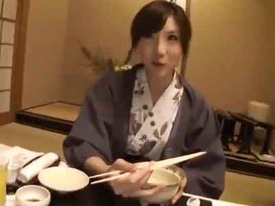 美奥さんが不倫旅行で浮気相手からハメ落とす気満々の激ピスされて連続アクメ