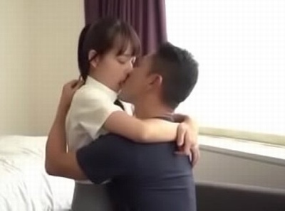 ペチャパイだけど性には積極的なJK様がバックピストンで本気のアクメ顔