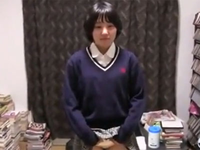 ショートカットのアウ童顔JKがおっさんとのハメ撮りパコでアクメ