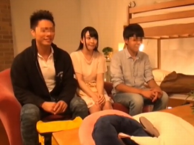アイドルみたいな一般人彼女→彼氏が２段ベッドの上で爆睡している間に彼友に寝取られパコ
