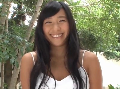グラビアの撮影と騙された日焼けボディの美人と青姦3P決行