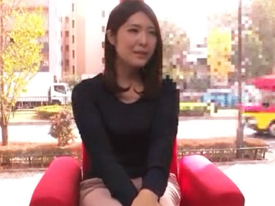 強烈振動のマシンバイブと電マ責めでお漏らしアクメした彼氏持ち美女をハメ倒しｗ