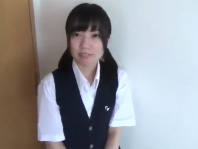 パイパンのアウロリ美少女がおっさんチンポを挿入され→膣内射精フィニッシュ