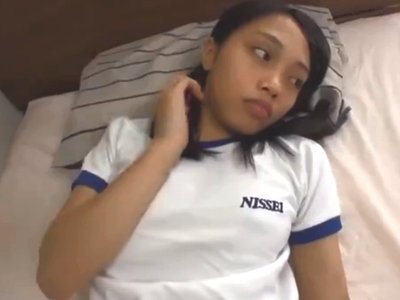 貧乳なハーフ素人が子宮奥を激しくパコ突かれ完全にノックアウトｗ