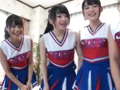 ヤリマンJDチア軍団が童貞のコーチを痴女って強制膣内射精筆おろしｗ