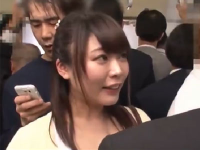 ムチ尻のお姉さんが鬼畜な痴漢男に電車内で襲われ強制膣内射精展開