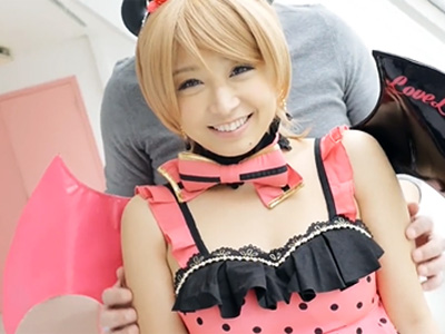 黒下着レースの巨尻を見せつけてくる小悪魔コスプレイヤーに中出し！