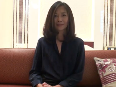 夫のチンポに飽き飽きしたいやらしい妻が初対面男の相性抜群チンポでマジイキ