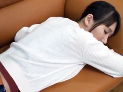 お昼寝タイムの美乳でムチムチの人妻を半尻のままハメて強姦凌辱ｗ