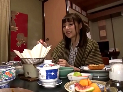 「すごぃおいしそ～♥」SS級の美形と温泉旅館でハメ倒し！料理を頂いたあとは朝まで名器を頂く！