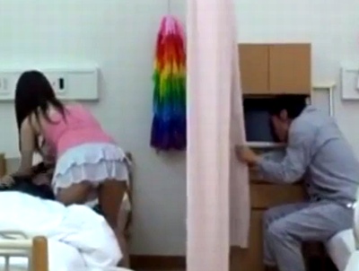 隣の病室へ見舞いに来てるエチエチお姉さんが気になる！カーテン1枚を隔てて内緒のバック挿入
