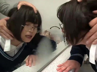 トイレにいた地味系めがね女子にいきなりバック挿入