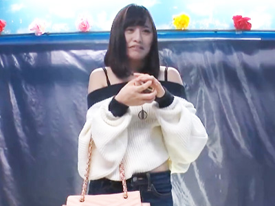 「これ駄目ぇ！出ちゃう！」彼氏とデート中のロリが電マとマシンバイブ調教されて潮吹き痙攣絶頂！