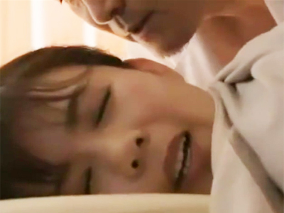 見せ合いながらの夫婦交換エッチで背徳と羞恥で興奮度MAXになる淫乱熟女妻たち