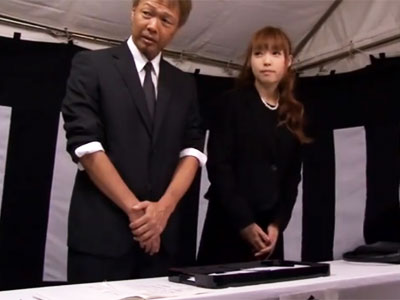 「好きなの…しよ？…」お通夜で再会した大好きな人と即ハメしちゃう不謹慎妻