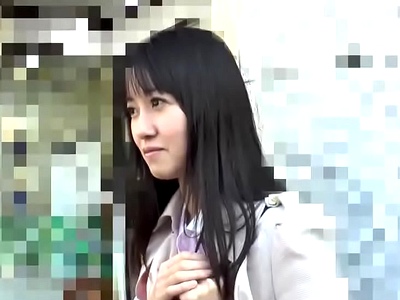 まるで少女のようなルックスの人妻声かけ→潮吹き止まらなく敏感体質マンコに大量種付けｗ