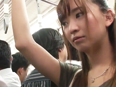 大人しそうなカワイイお姉さんが痴漢に狙われてサイレントレイプ！