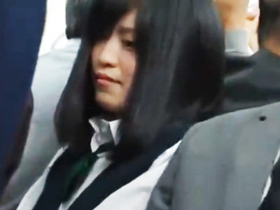 大人しそうなニーハイ美脚のロリJKをロックオン！電車から連れ出して駐車場で顔面への射精レイプ！