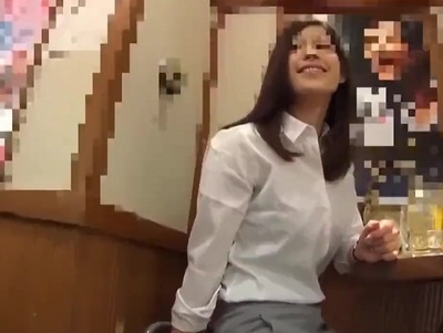 「だめぇ気持ちぃ♥」一人で酒飲んでた素人OLナンパ→ホテルではモザを外してハメ撮り成功