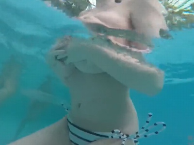 デカ乳お姉さんのビキニが！ロッカールームになだれ込んで卑猥な公開SEX