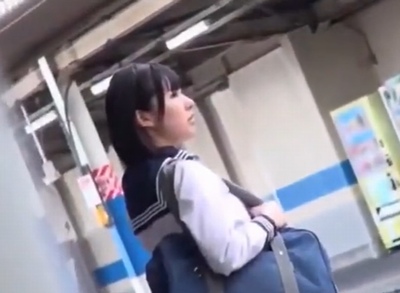 痴漢魔に目を付けられたリアルJK→電車内で恐怖のあまり声も出せずに無慈悲なレイプ