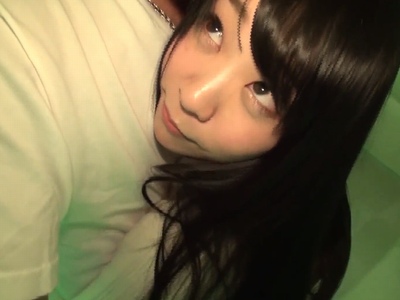 「恥ずかしぃ～♡」とアニメ声で照れながらもチンチン刺激しくる美少女！個人撮影激しくイキ乱れｗ