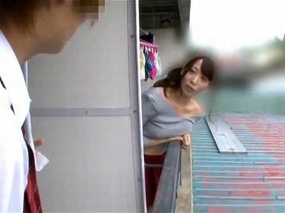 「ここが敏感なのね…♡」アパートの隣に住む綺麗なお姉さん！思春期ボーイが暴発ぶっかけパコ