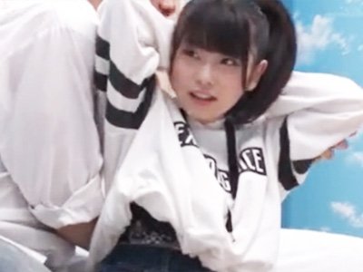 「え？聞いてないです‥」ロリ巨乳JDにセクシーマッサ敢行して強制ハメ！