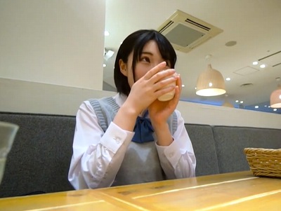「出会い系とか…怖いから…」初めて会った見知らぬ男とハメちゃうガチJK